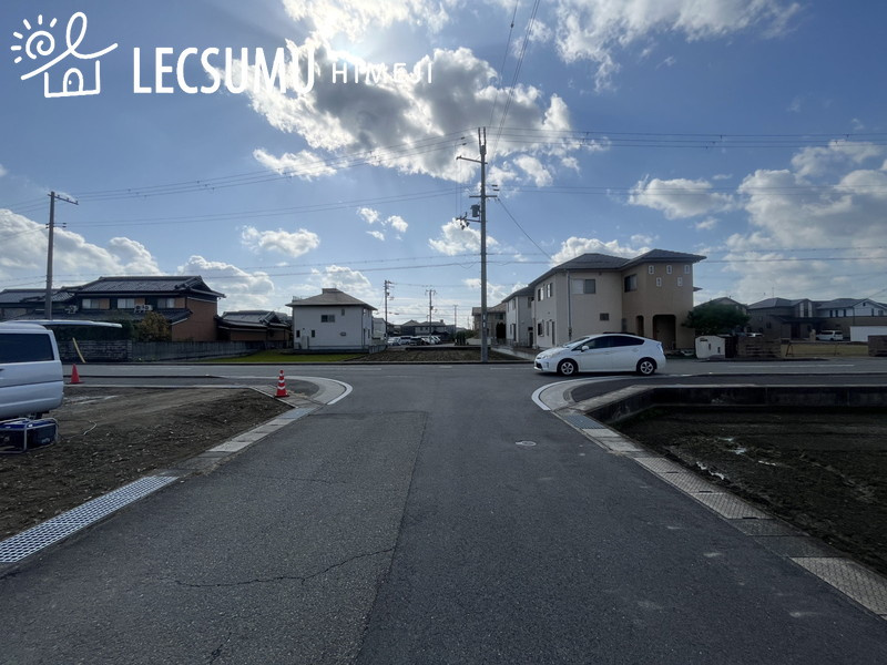 姫路市網干区垣内南町／全2区画の前面道路含む現地写真