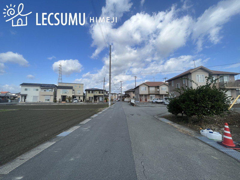 姫路市網干区垣内南町／全2区画の前面道路含む現地写真