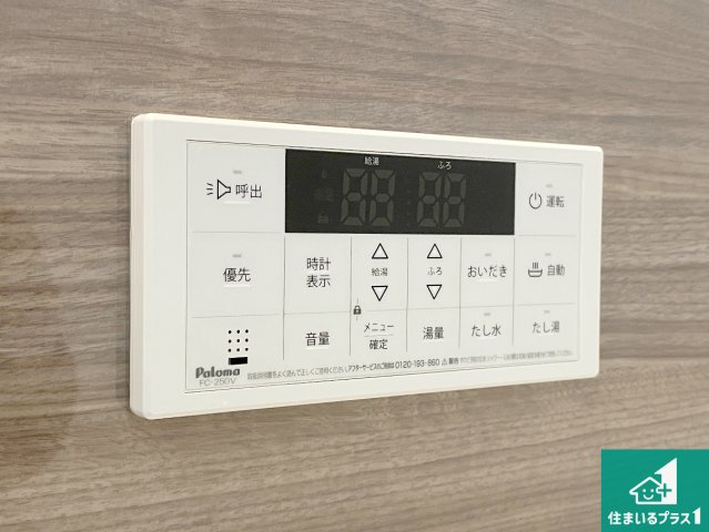 京都市北区上賀茂北ノ原町　第３期　新築一戸建てのキッチン|リビングと統一感があり、使い勝手のいいキッチン。広々としているので、二人並んで作業が出来ちゃいます。お子様と一緒に色々なお料理に挑戦できるスペースがあります。