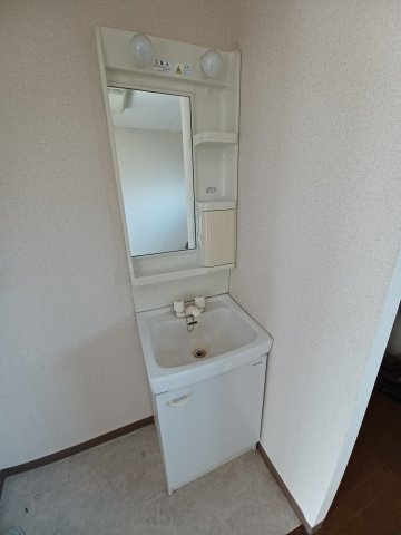 ラビットハウスきさくの洗面所|ゆったりとスペースのある洗面所