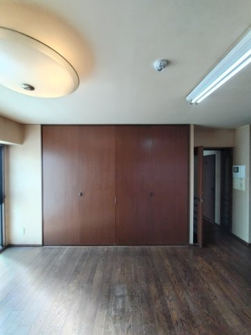 ６５７６７　クラウンズマンション美園の居間・リビング|クローゼット