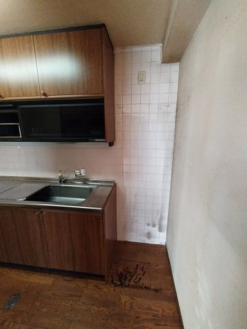 ６５７６７　クラウンズマンション美園のキッチン|冷蔵庫置場