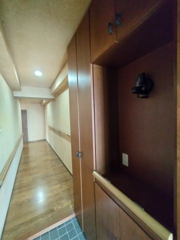 ６５７６７　クラウンズマンション美園の玄関|下駄箱