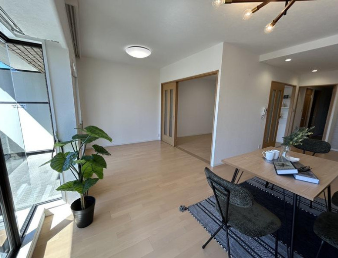 ルネ芦屋親王塚の居間・リビング|南向きのリビングで明るい陽ざしが入ります