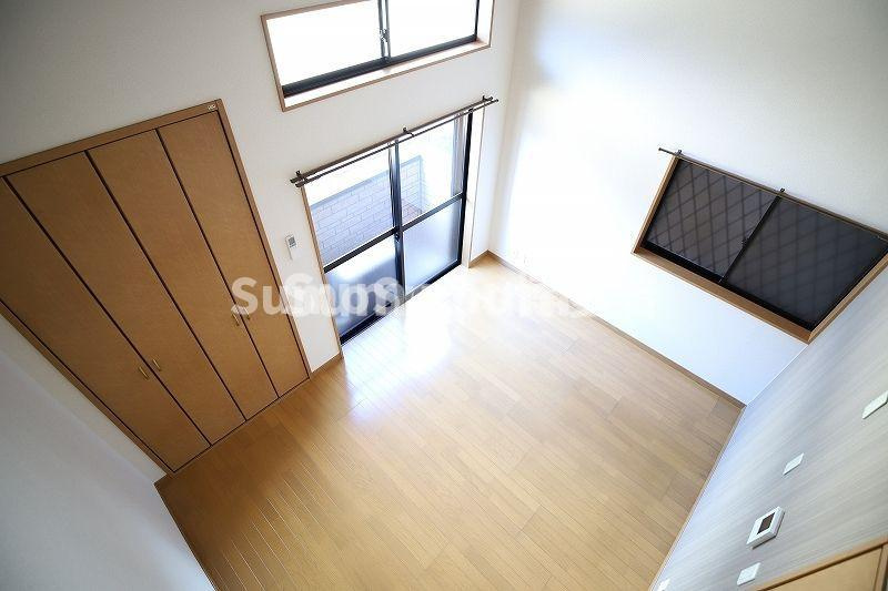 リバーJOY室見の居間・リビング|こちらのリビングで趣味の時間をお楽しみください