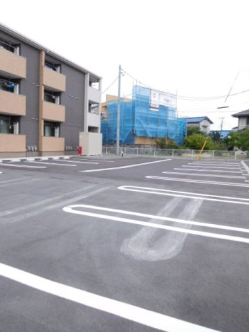 リバーサイド２の駐車場