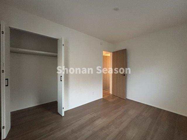 【洋室】 | 全室収納付きで、増えがちな学習用具・衣類や、季節家電なども、各部屋に収納でき便利ですよ。