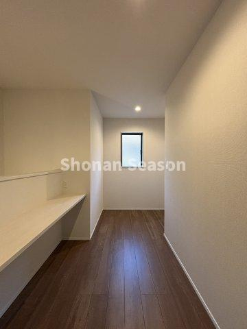 【内装】 | ２Fにはフリースペースがあるので、在宅ワークスペースとしても◎