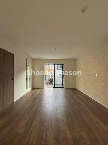 【居間・リビング】 | 南向きのリビングには明るい日差しが差し込みます☆