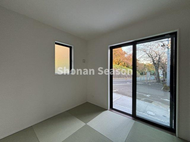 【和室】 | 畳には調湿効果があるので、夏は涼しく冬は足元あたたかくお子さまも快適にお過ごしいただけます♪