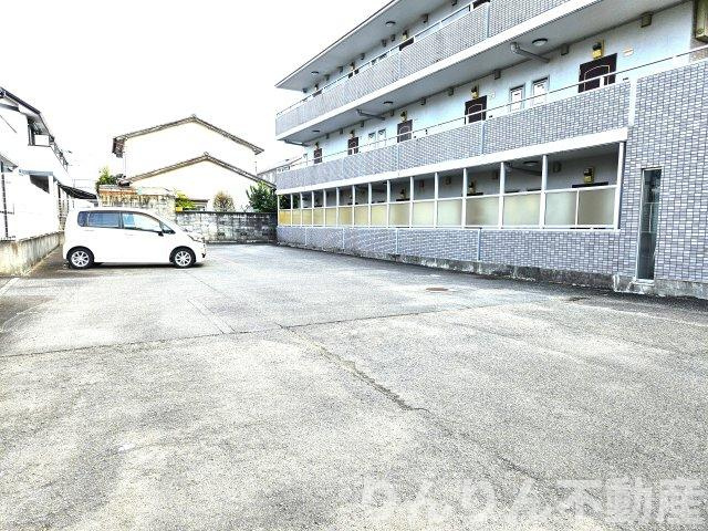 【駐車場】 | シーレグ山城 | 駐車場があるので、車を買う予定の方も安心です