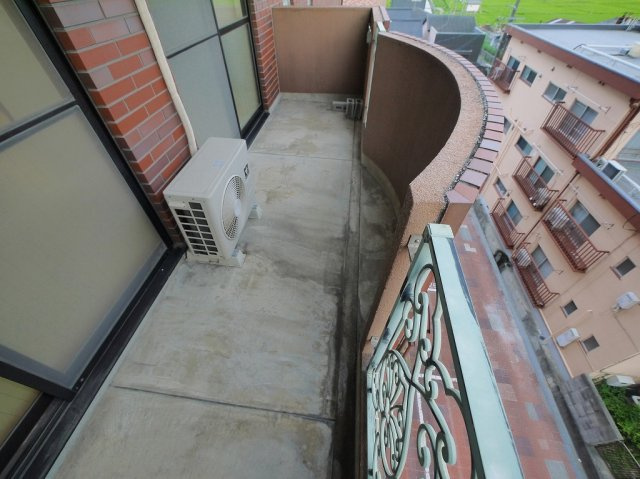 サンプラザ郡山のバルコニー