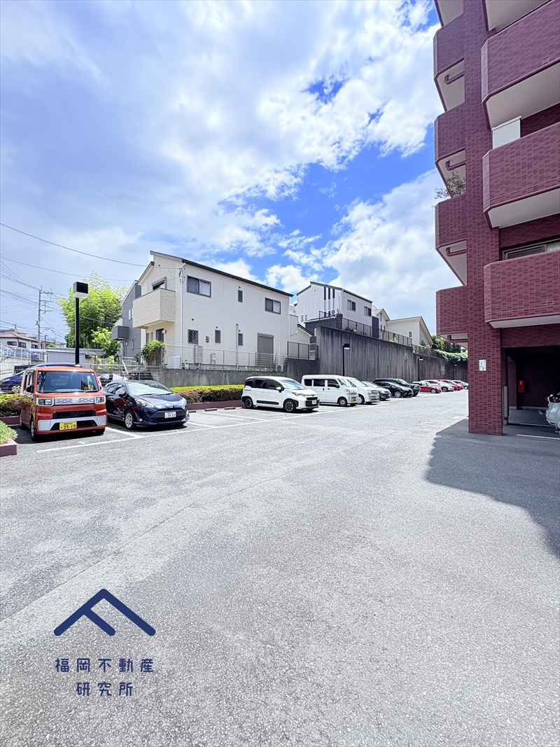 ライオンズマンション野間大池南の駐車場