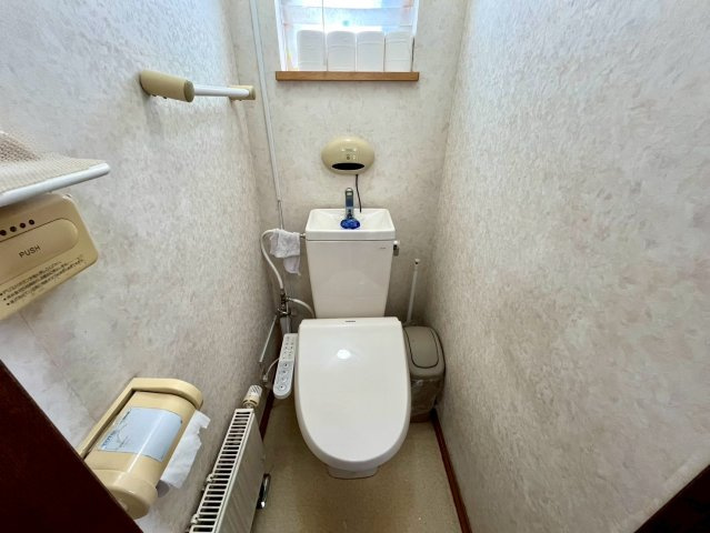 新琴似6条16丁目 戸建のトイレ|２階 シャワー付きトイレ（２箇所あり）