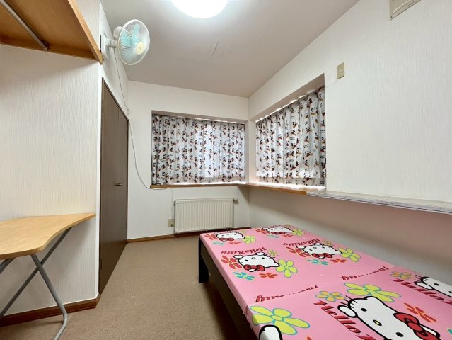 新琴似6条16丁目 戸建の洋室|３階 Ｋ号室（７．０帖）オープン棚も完備
※２階 Ｅ号室も同タイプです