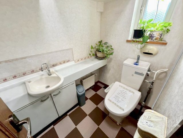新琴似6条16丁目 戸建のトイレ|１階 シャワー付きトイレ
※ＣＧにより家財類の一部は消しております