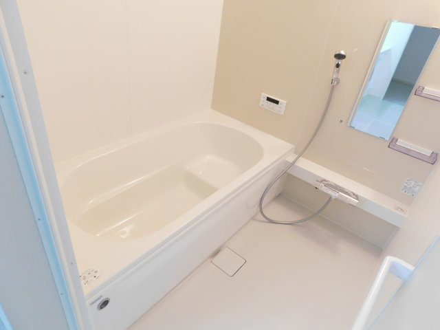 名古屋市南区赤坪町1期の浴室|◇浴室◇　　広い１坪サイズ・浴室暖房乾燥機・保温浴槽・追い焚き機能・ベンチ浴槽・エコシャワー・オートバス・バリアフリーバス・浴室窓あり♪