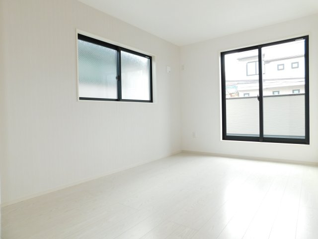 名古屋市南区赤坪町1期の洋室|◇洋室◇　　南面で明るい洋室９．２帖　ウォークインクローゼット完備！　バルコニー付き♪　