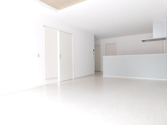 名古屋市南区赤坪町1期の居間・リビング|◇リビング◇　　南面で明るく広いリビング２０．０帖　スタディーカウンター付き！