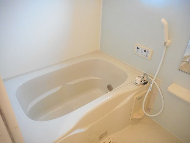 マインシュロスⅢの浴室|落ち着いた空間のお風呂です