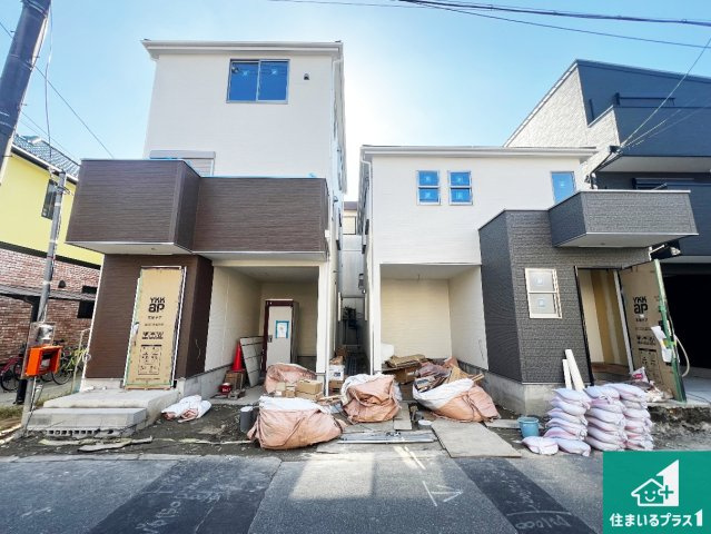 東大阪市鴻池町　第1期　新築一戸建ての外観|周辺は落ち着いた街並みの住宅地！子育てがしやすい住環境です！まだ未完成ですが、現地でしかわからない事もございます。是非一度ご覧ください。