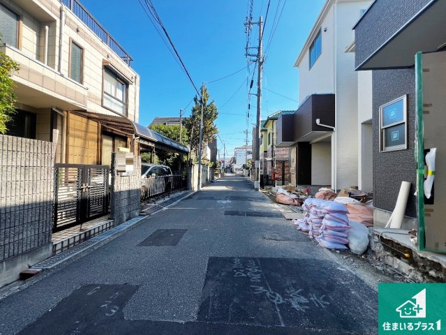 東大阪市鴻池町　第1期　新築一戸建ての前面道路含む現地写真|周辺は落ち着いた街並みの住宅地！子育てがしやすい住環境です！まだ未完成ですが、現地でしかわからない事もございます。是非一度ご覧ください。