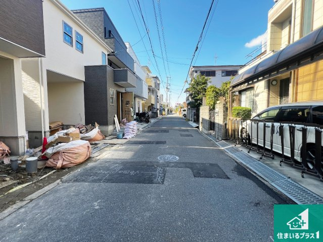 東大阪市鴻池町　第1期　新築一戸建ての前面道路含む現地写真|周辺は落ち着いた街並みの住宅地！子育てがしやすい住環境です！まだ未完成ですが、現地でしかわからない事もございます。是非一度ご覧ください。