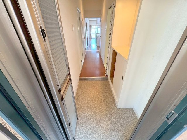 新大阪グランドハイツ1号棟の玄関