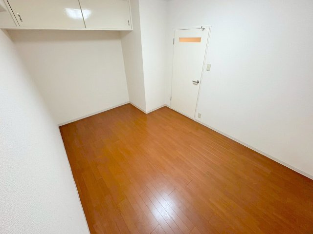 新大阪グランドハイツ1号棟の居間・リビング