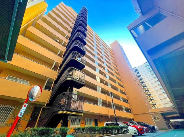 新大阪グランドハイツ1号棟の外観