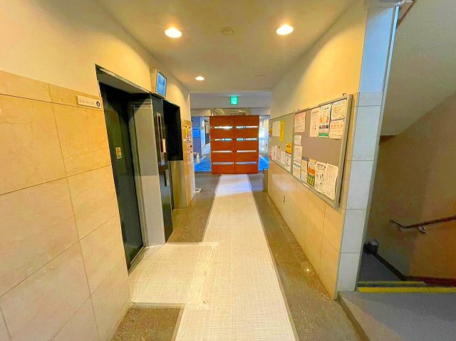 新大阪グランドハイツ1号棟のロビー