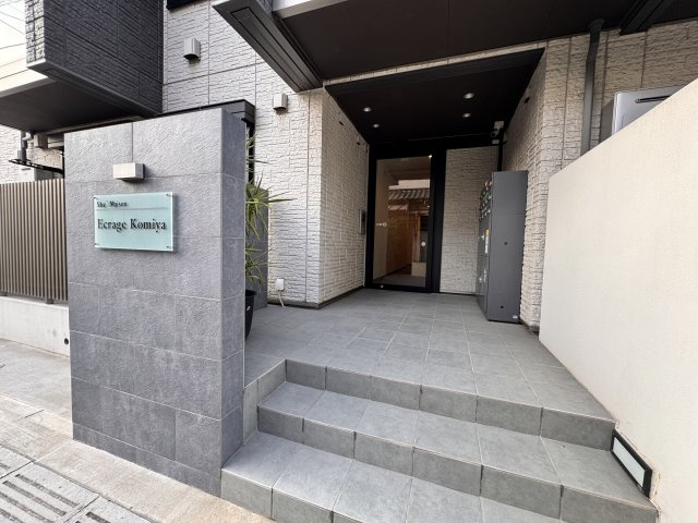 エクラージュ古宮のエントランス