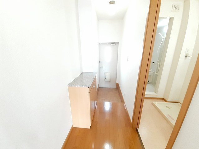 リバーサイド三城の玄関