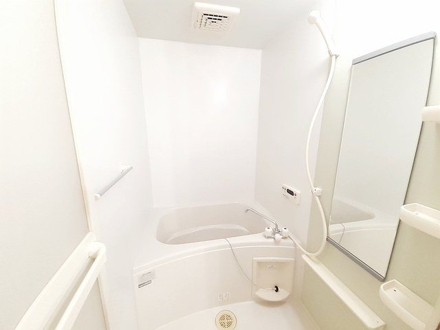 リバーサイド三城の浴室