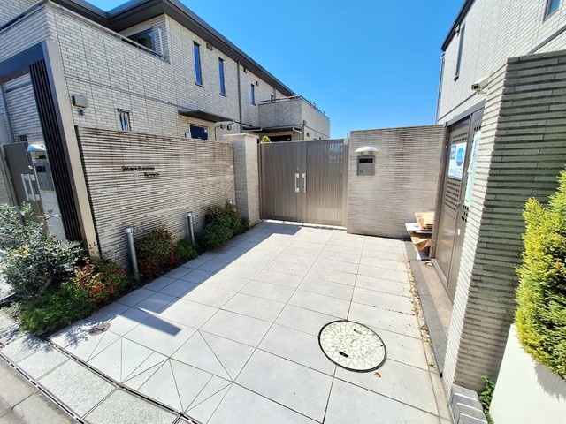 下北沢テラス１のエントランス|オートロック付きのエントランス