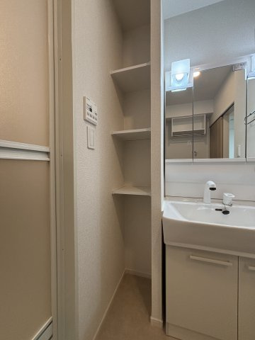 Ｌ－Ｆｒｏｎｔ　雅の収納|洗面台横