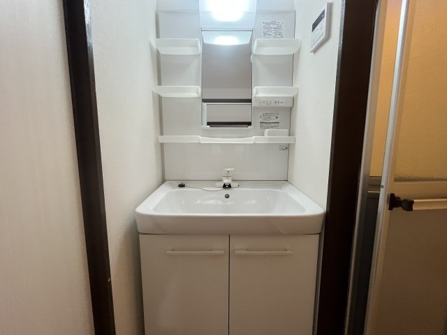 長田区長尾町２丁目　中古戸建の独立洗面台