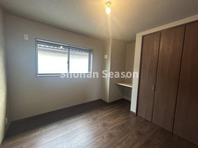 【洋室】 | 徒歩10分以内にスーパーやドラッグストア、飲食店が揃っており、住みやすい環境が整っていますよ♪