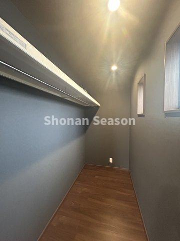 【収納】 | 季節物もたっぷり収納可能なWICはこちらです☆
衣替え不要になりますね！