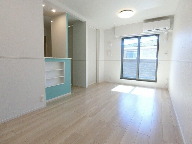 パインオークⅥの居間・リビング