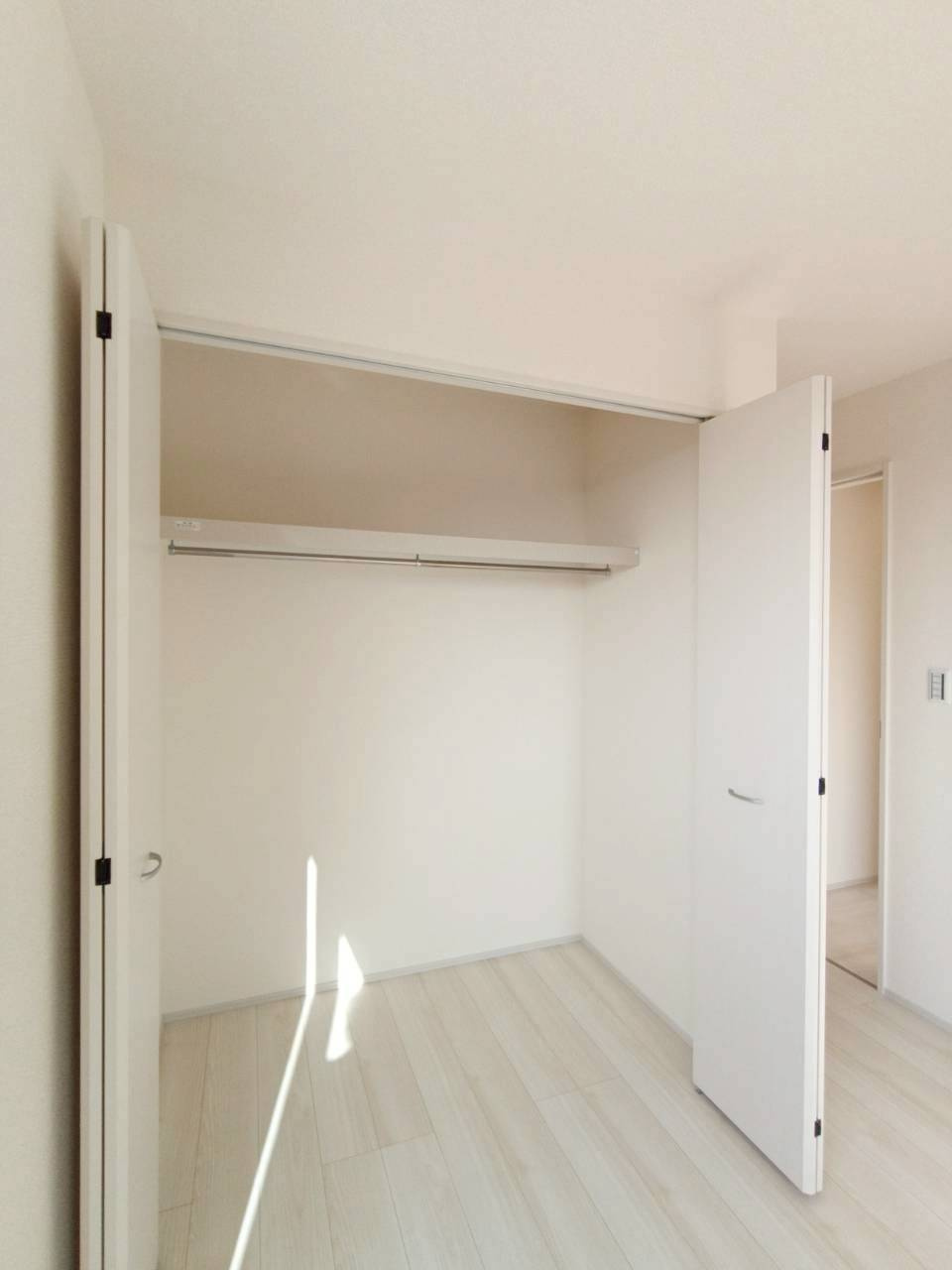 三郷市　幸房　新築戸建　　全1棟　の収納|衣類以外の収納も出来る大容量クローゼットです
