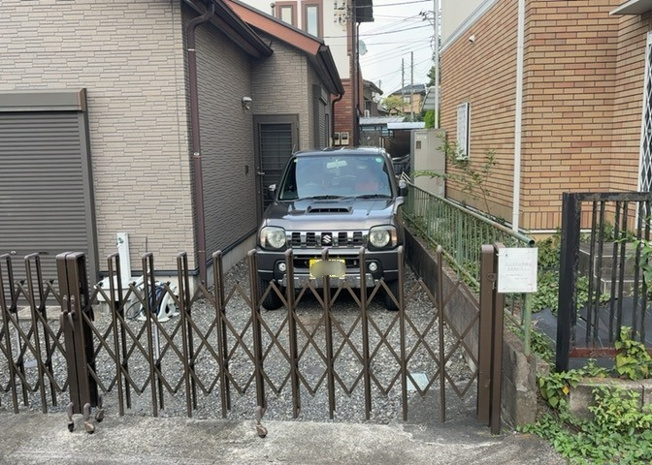 【外観】 | 土地購入を検討されている場合、境界杭がない状態で購入してしまうと境界確定測量をする必要があり、費用がかかります。購入の前に、売主、隣土地所有者立ち合いのもと境界を確定し境界杭を設置するのがベストです。