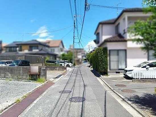 【前面道路含む現地写真】