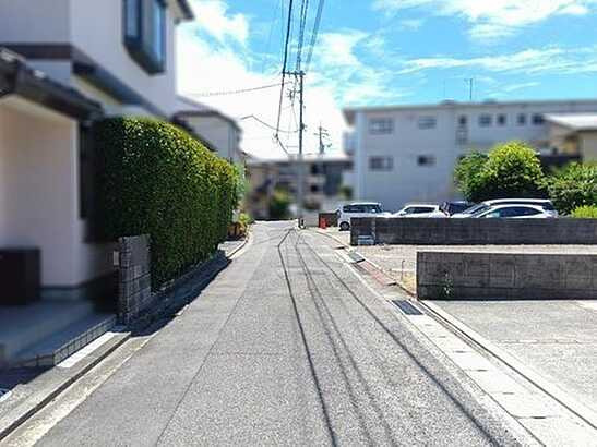 【前面道路含む現地写真】