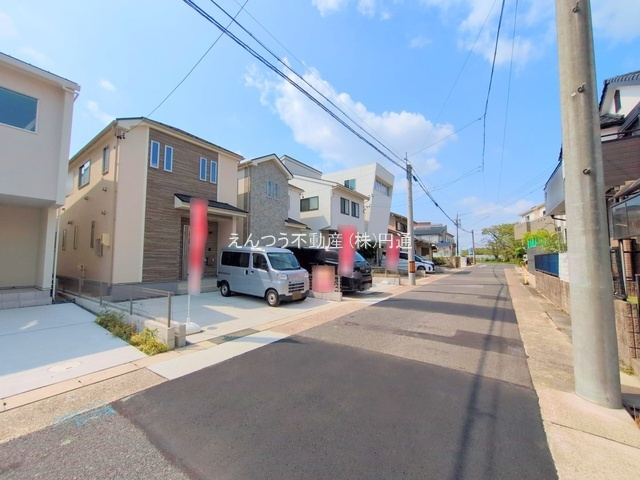 ハートフルタウン香流9期の前面道路含む現地写真