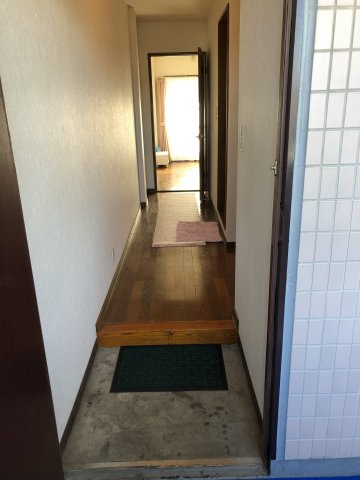 サニーヒル美原町の玄関|明るい玄関です