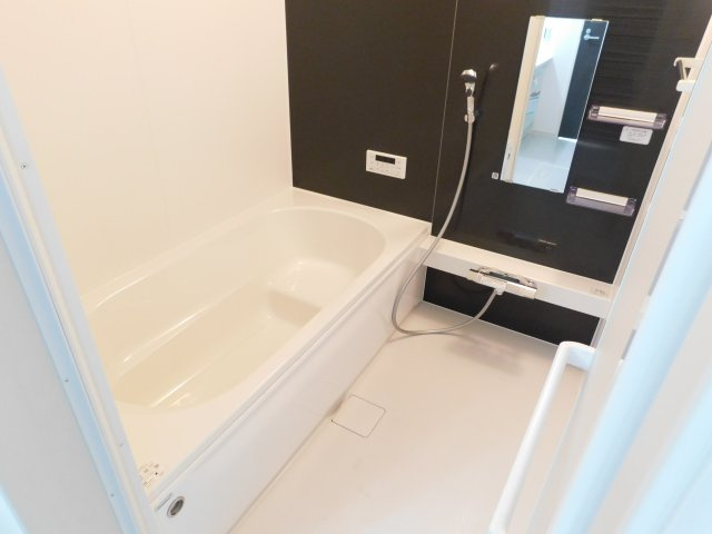 名古屋市南区赤坪町1期の浴室|◇浴室◇　　広い１坪サイズ・浴室暖房乾燥機・保温浴槽・追い焚き機能・ベンチ浴槽・エコシャワー・オートバス・バリアフリーバス・浴室窓あり♪