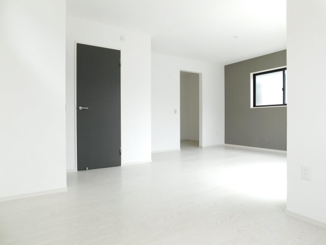 名古屋市南区赤坪町1期のその他|◇洋室◇　　南面で明るい洋室１５．０帖　収納２ヶ所完備！　家族の成長に合わせて９．８帖と５．２帖の２部屋に変更可能です♪　バルコニー付き！　