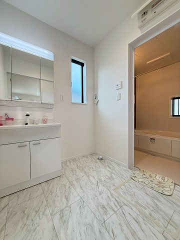 御殿場市御殿場８３番　新築戸建　全2棟　A号棟の独立洗面台