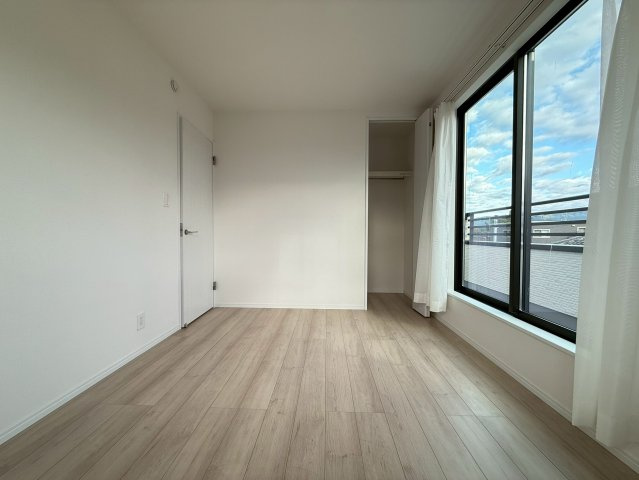 御殿場市御殿場８３番　新築戸建　全2棟　A号棟の洋室